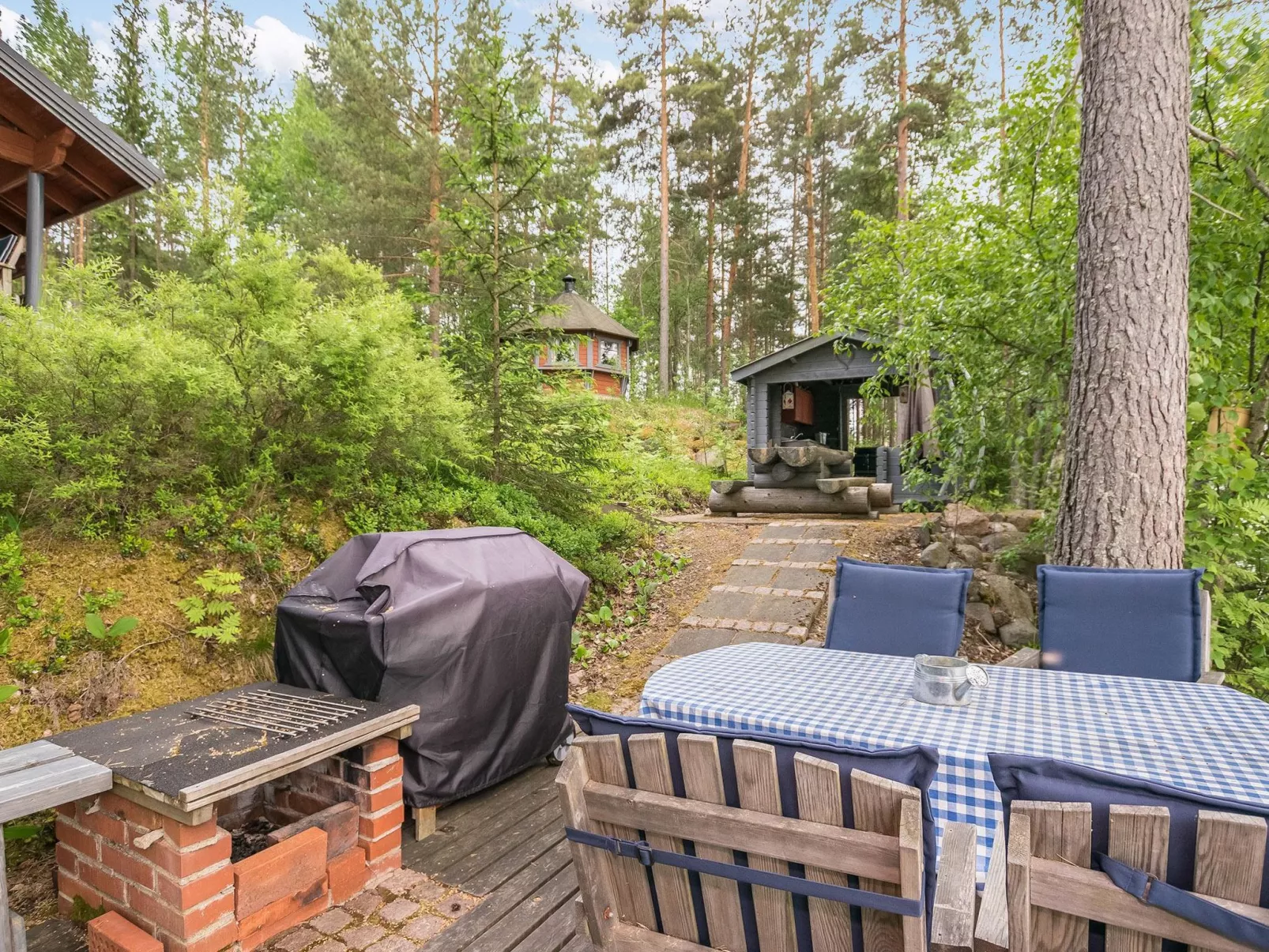 Villa sieponpesä-Drinnen