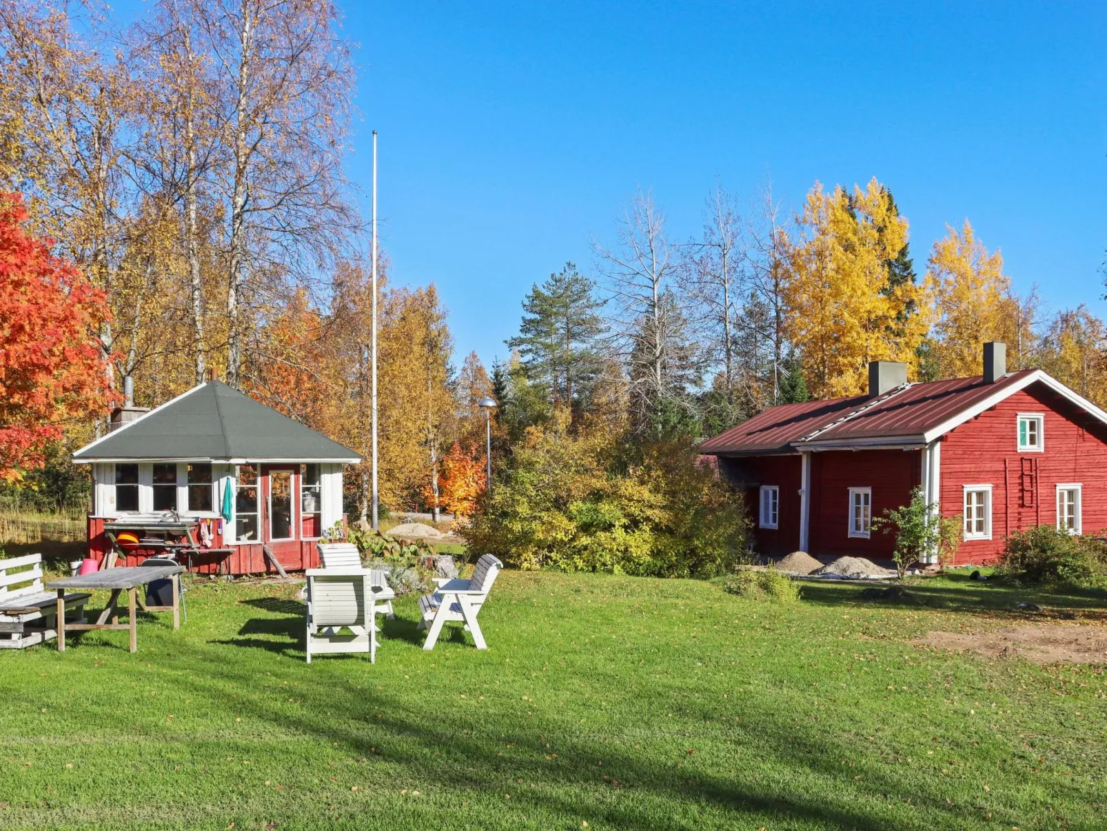 Laattajan hirsipirtti-Inside