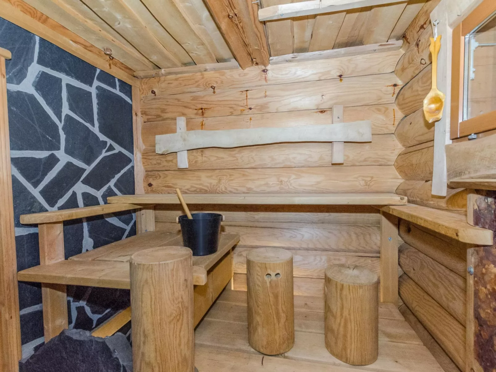 Pyöröpirtti-Inside