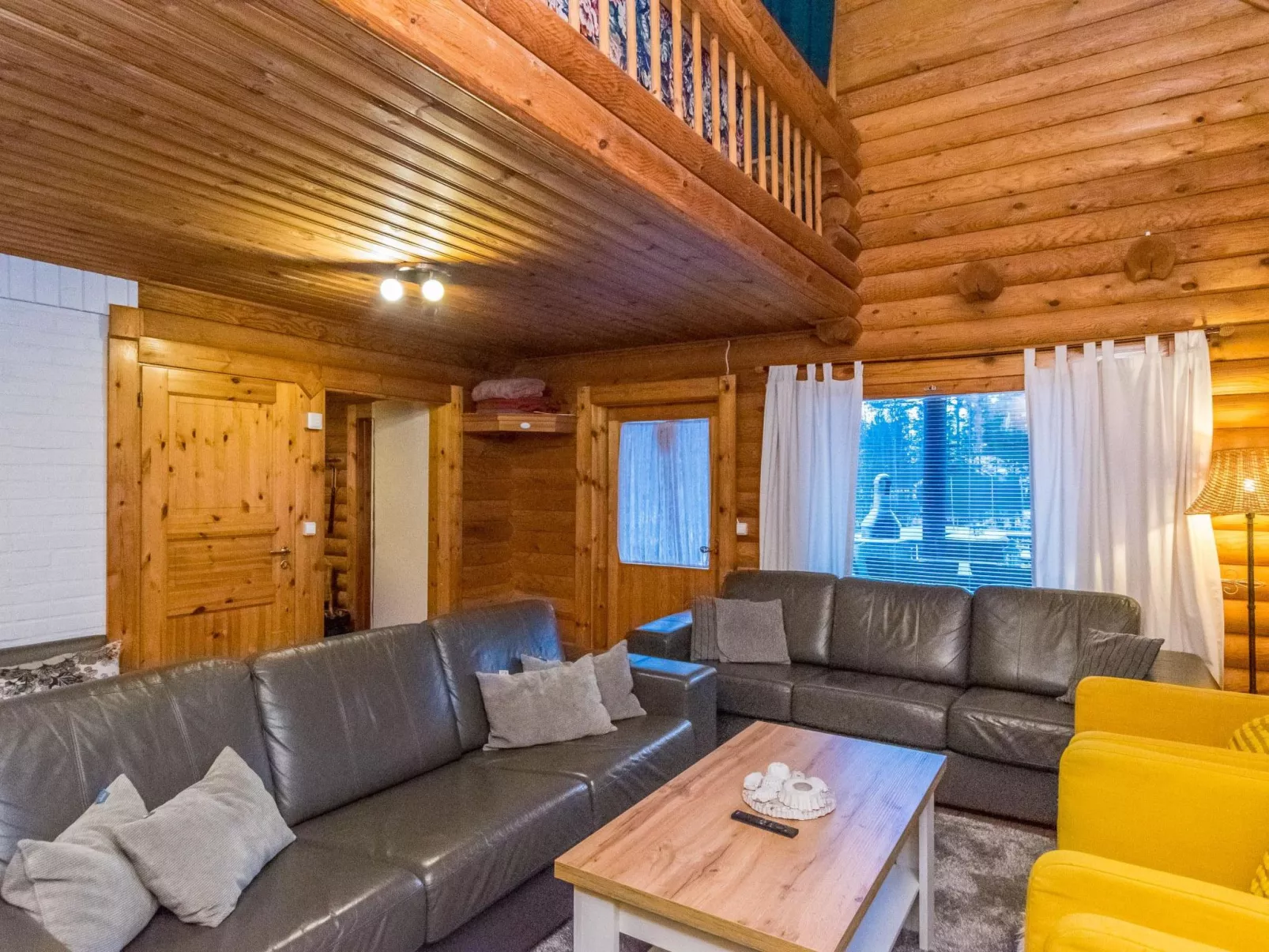 Kaivoskartano-Drinnen