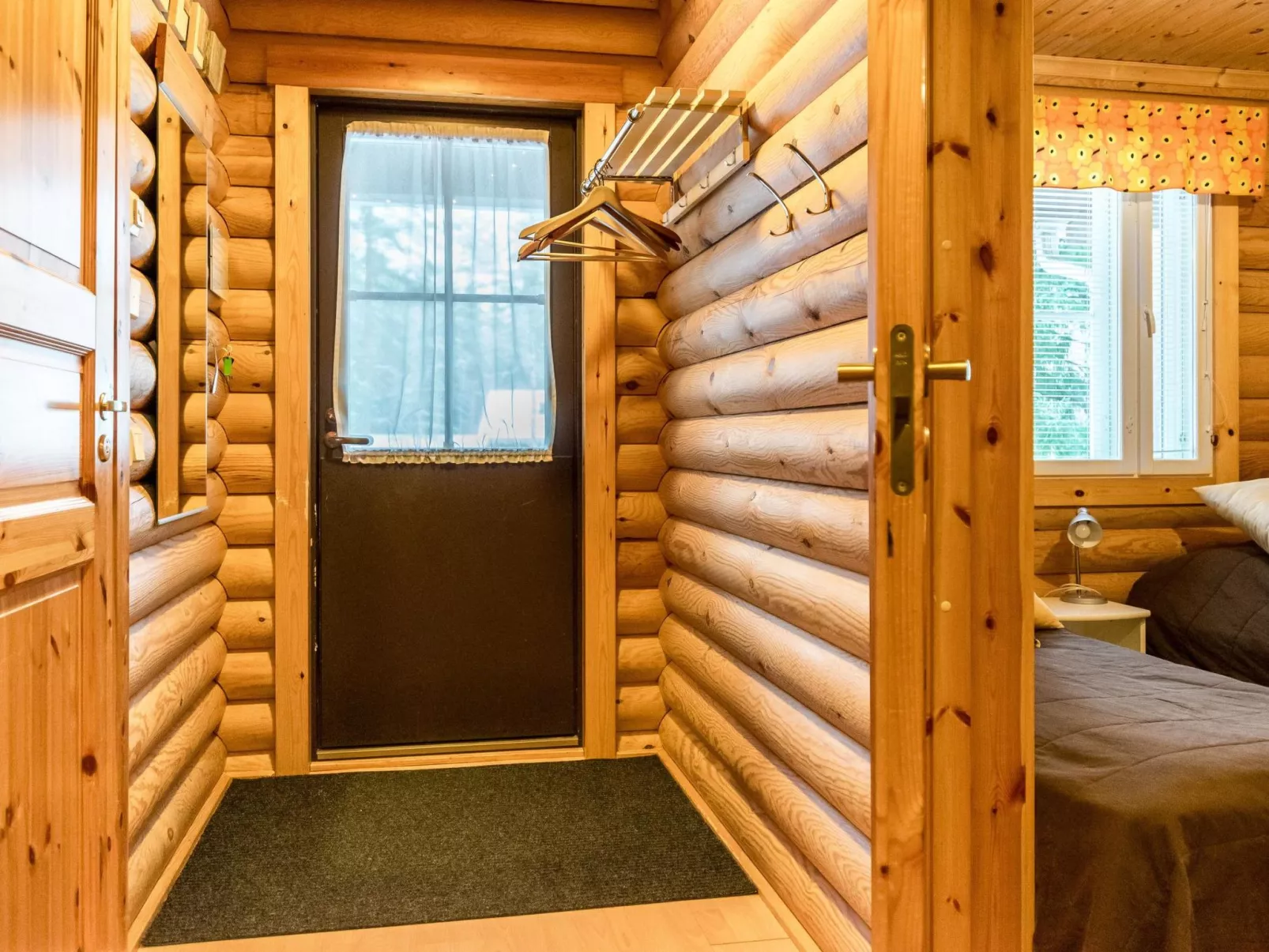 Kilpolan karoliina-Dedans