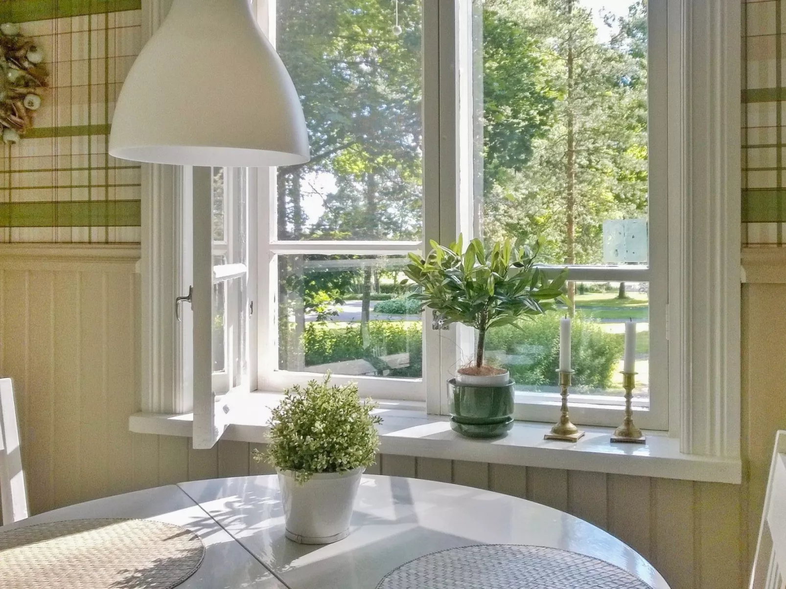 Pikkupehtoori-Dedans