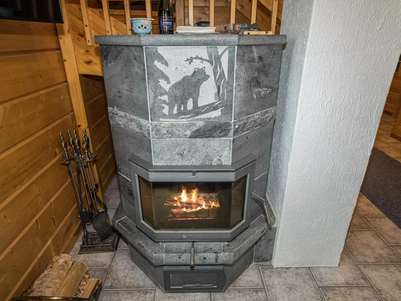 Kinostupa 2a (18)-Drinnen