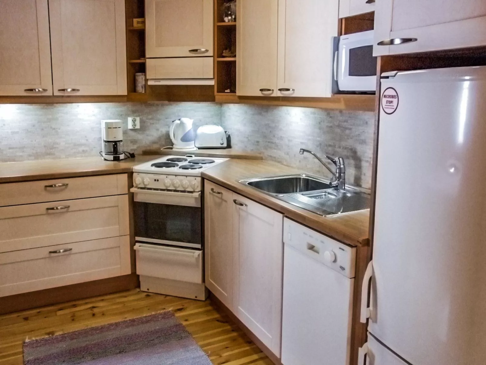 Kujalan lomat 1-Inside