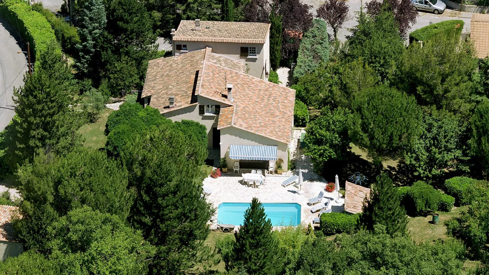 Liodrey-Exterior summer