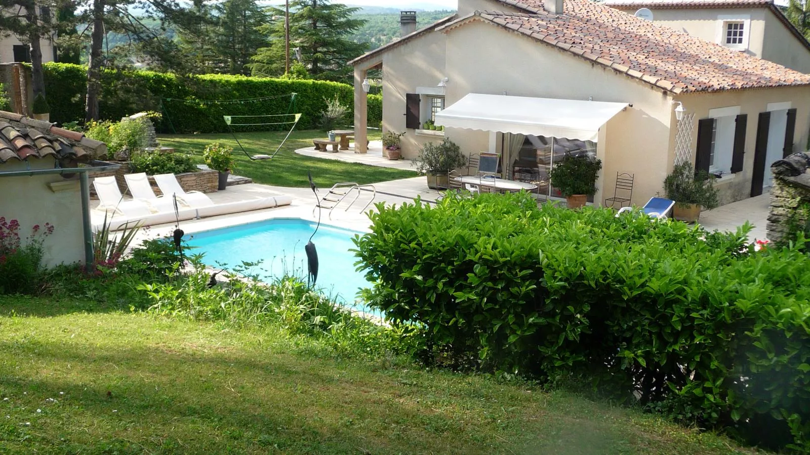 Liodrey-Exterior summer