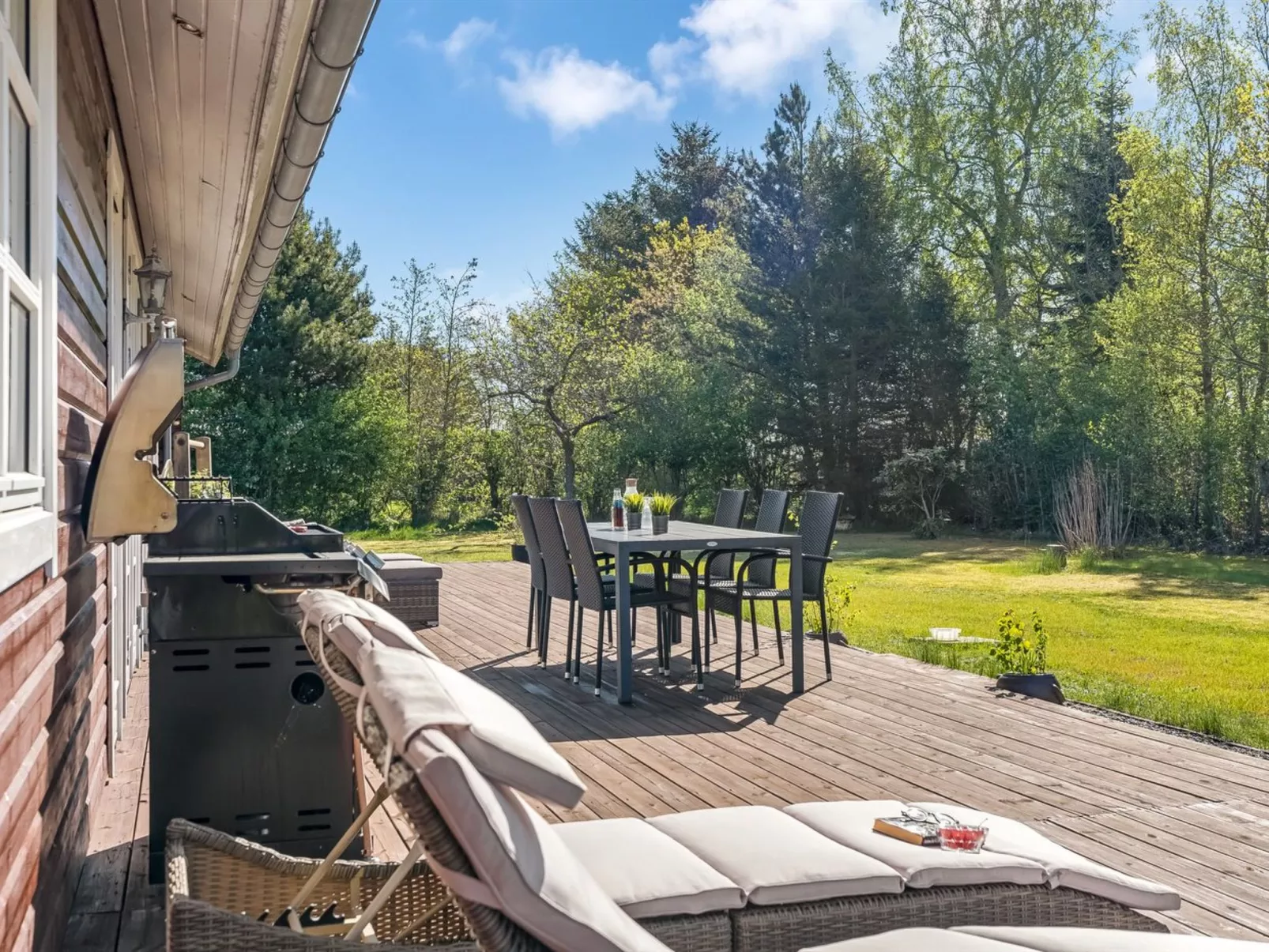 "Elsabet" - 600m to the fjord-Outside