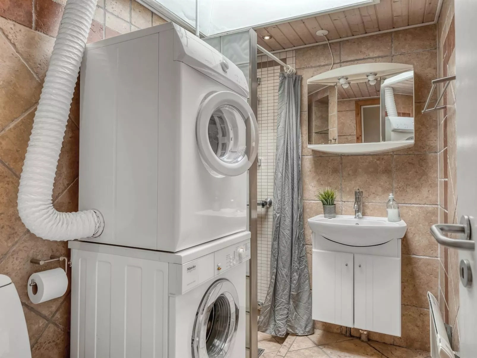 "Aku" - 700m from the sea-Dedans