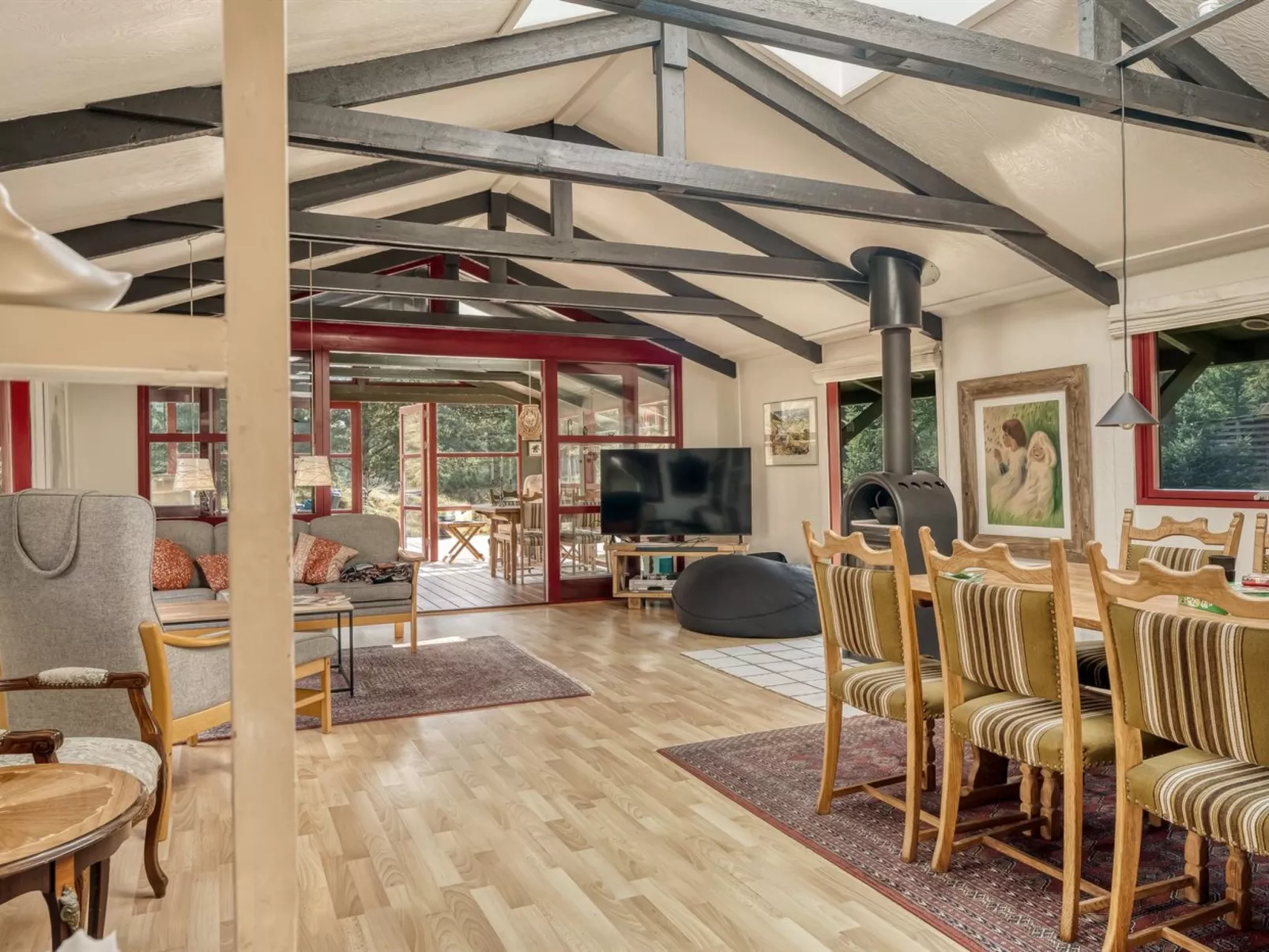 "Nimrod" - 800m from the sea-Dedans