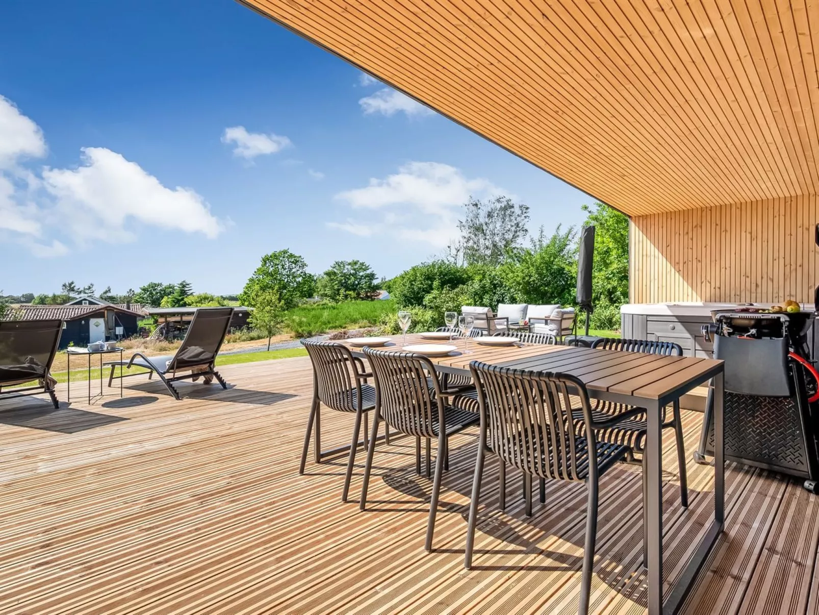 "Arjuna" - 750m from the sea-Outside