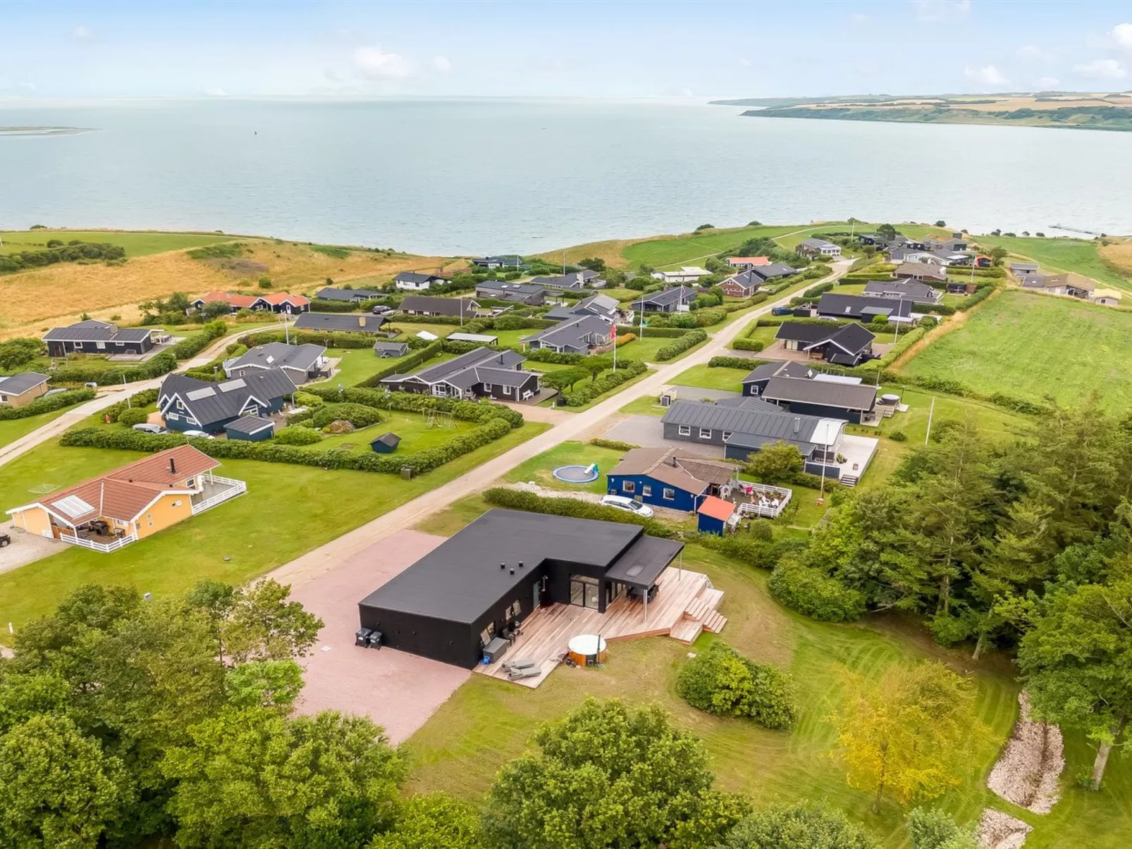 "Stjerne" - 300m to the fjord-Outside