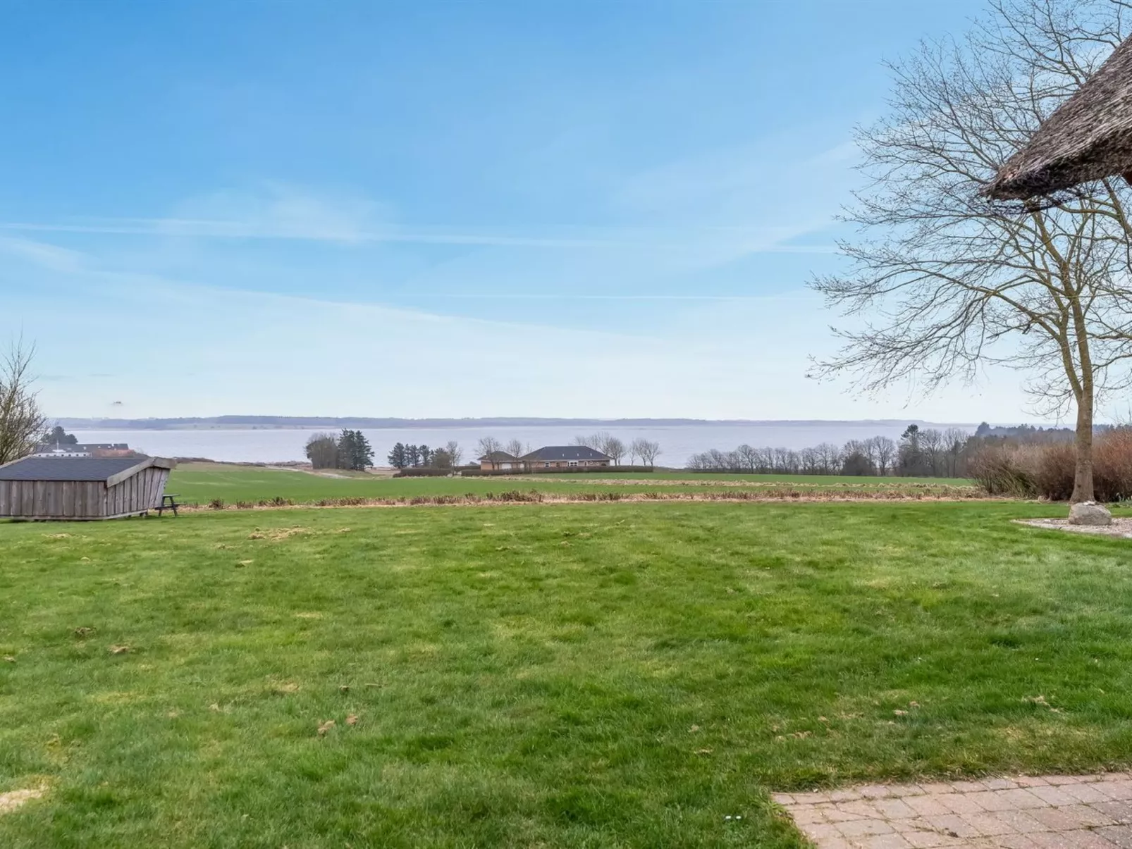 "Åsta" - 400m to the fjord-Outside