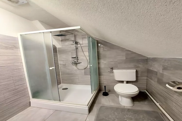 Apartments Jezerane - Four Bedroom Apartment with Balcony-Bathroom