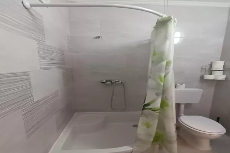 Apartments Jezerane - Studio Apartment-Badezimmer