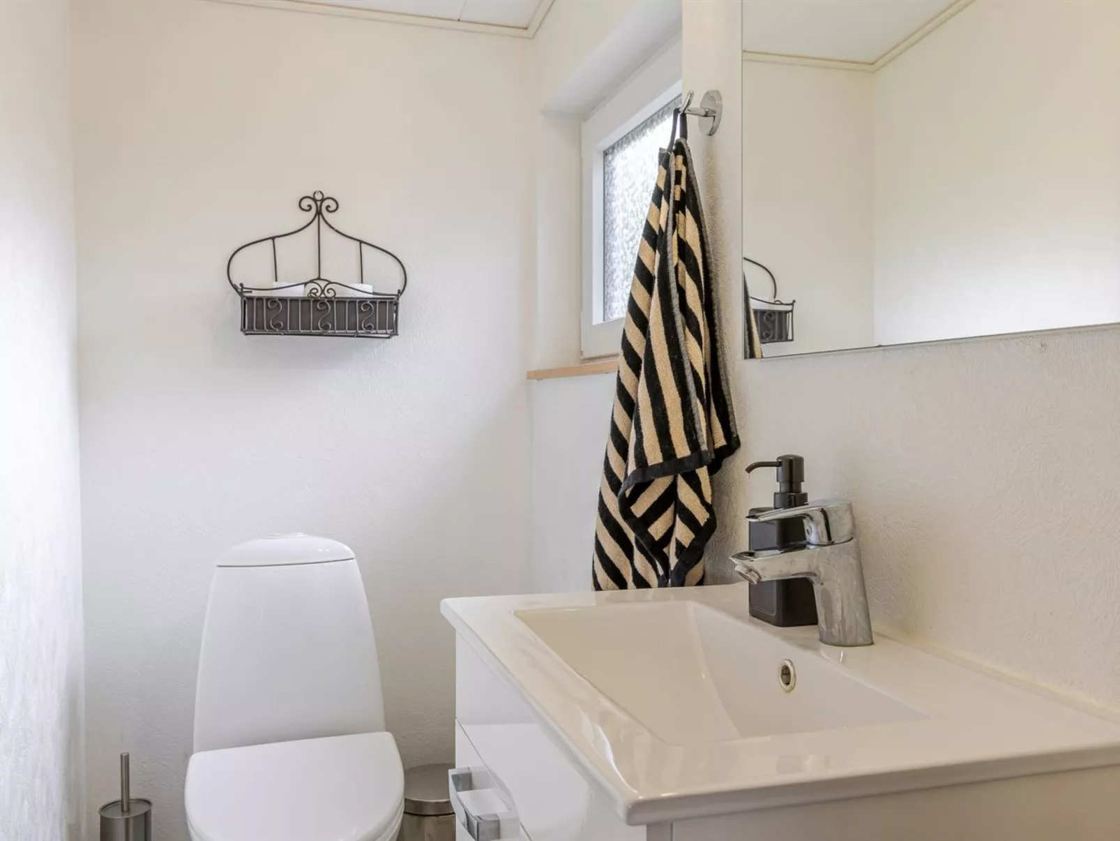 "Gyda" - 350m from the sea-Inside