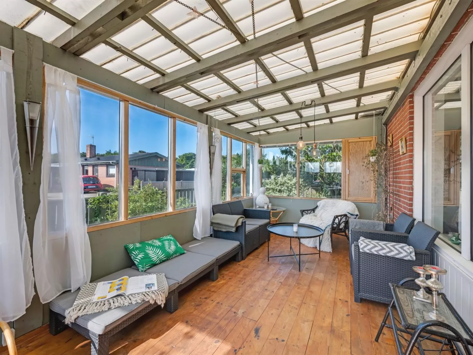 "Svein" - 500m to the fjord-Drinnen