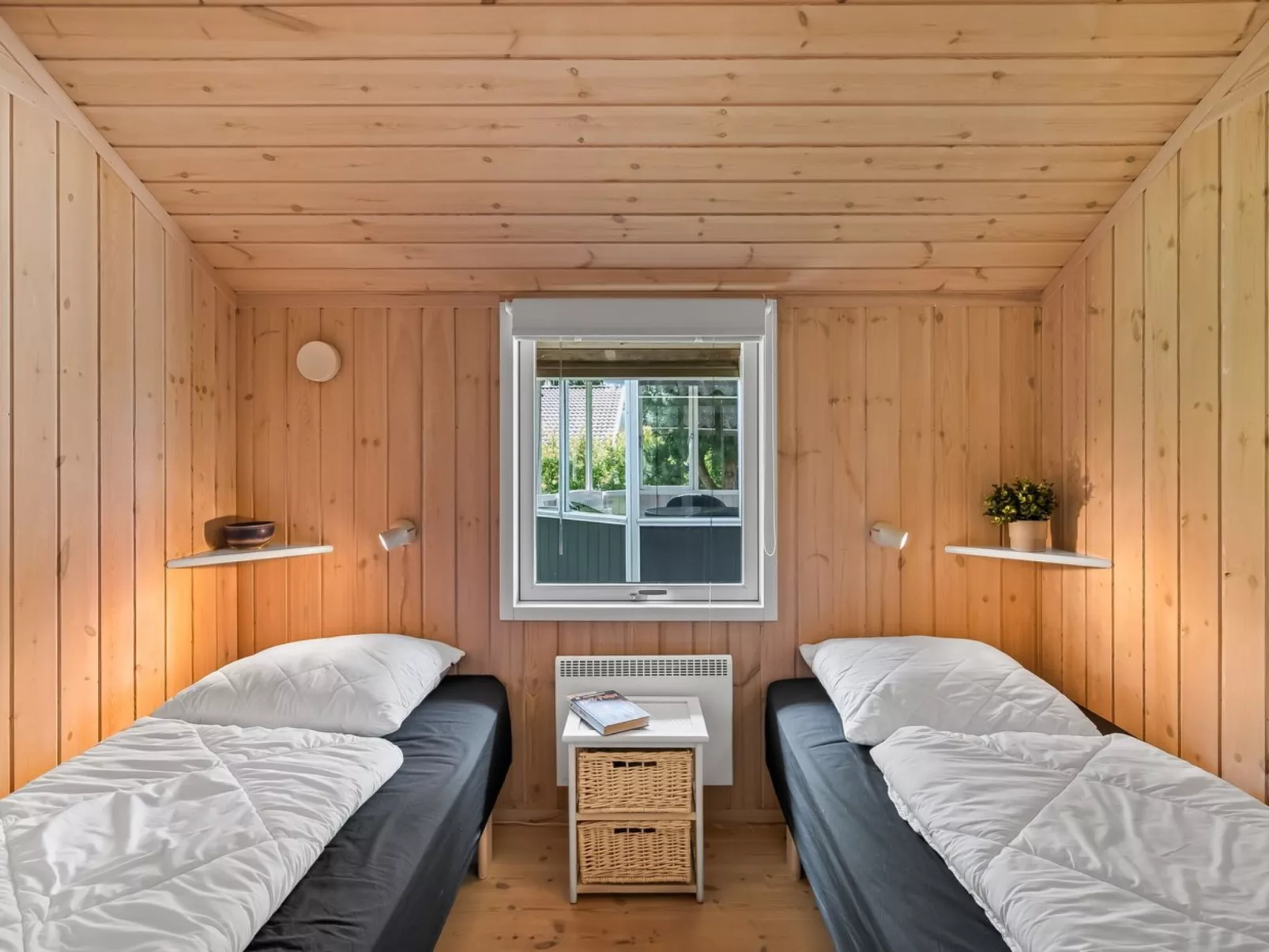 "Leeve" - 1.3km from the sea-Inside