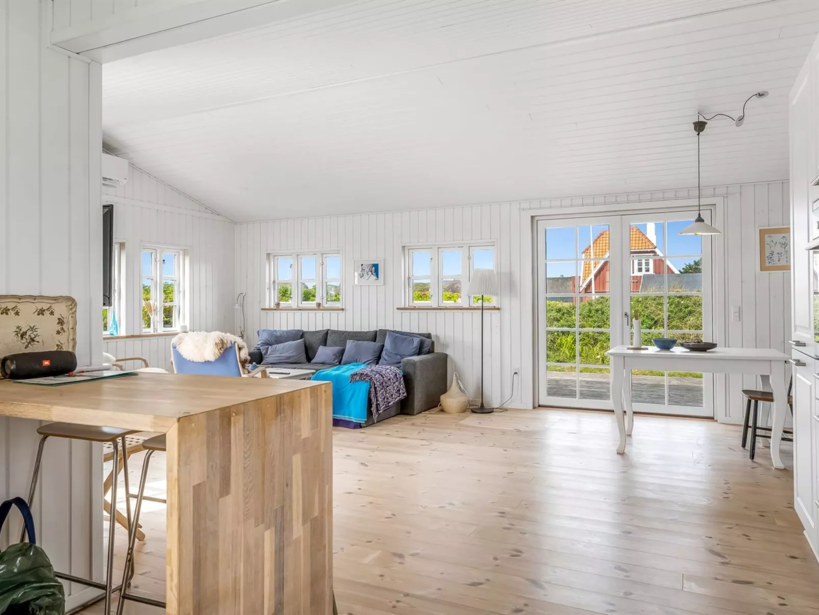 "Thine" - 250m from the sea-Dedans