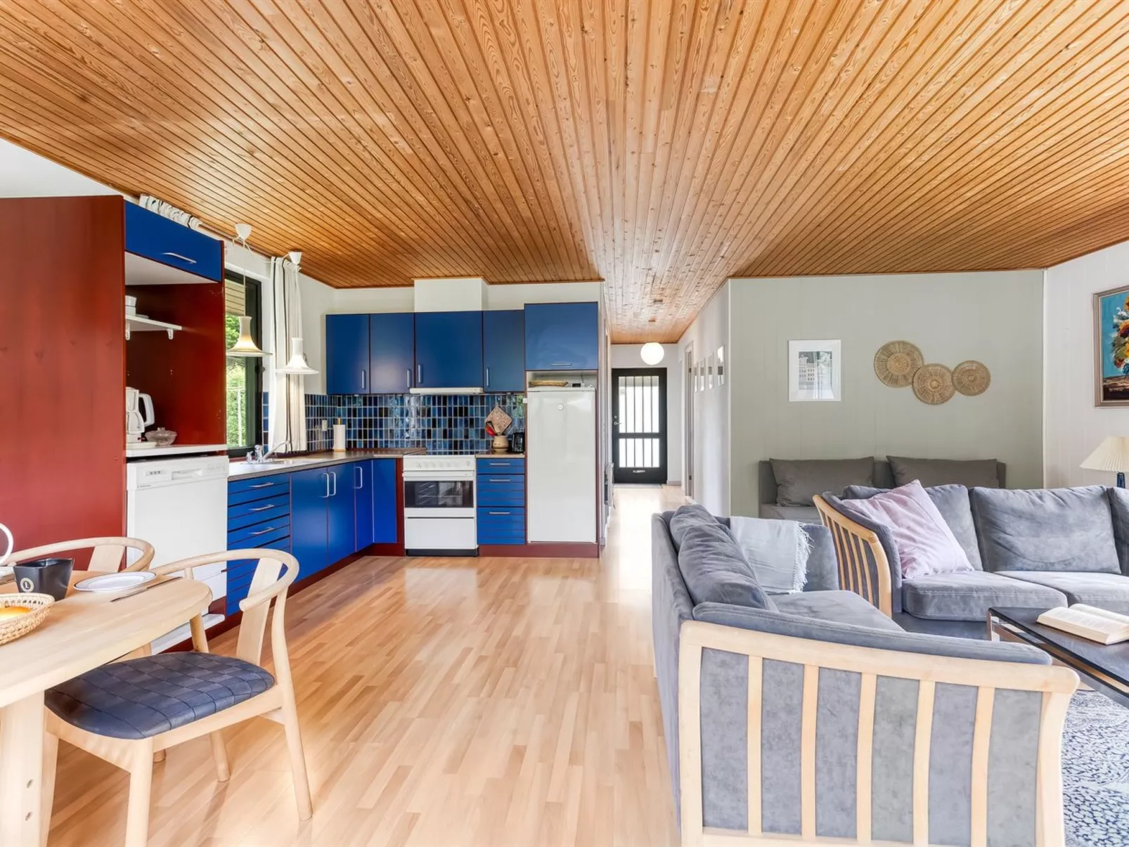 "Ognen" - 800m from the sea-Drinnen