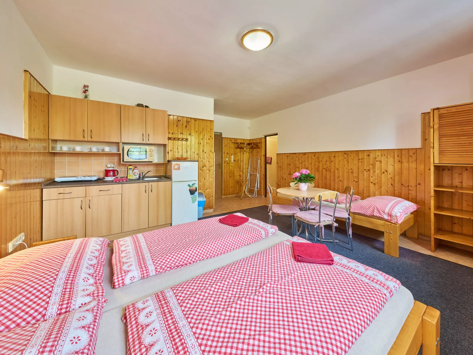 U Švýcarského dvora I-Dedans