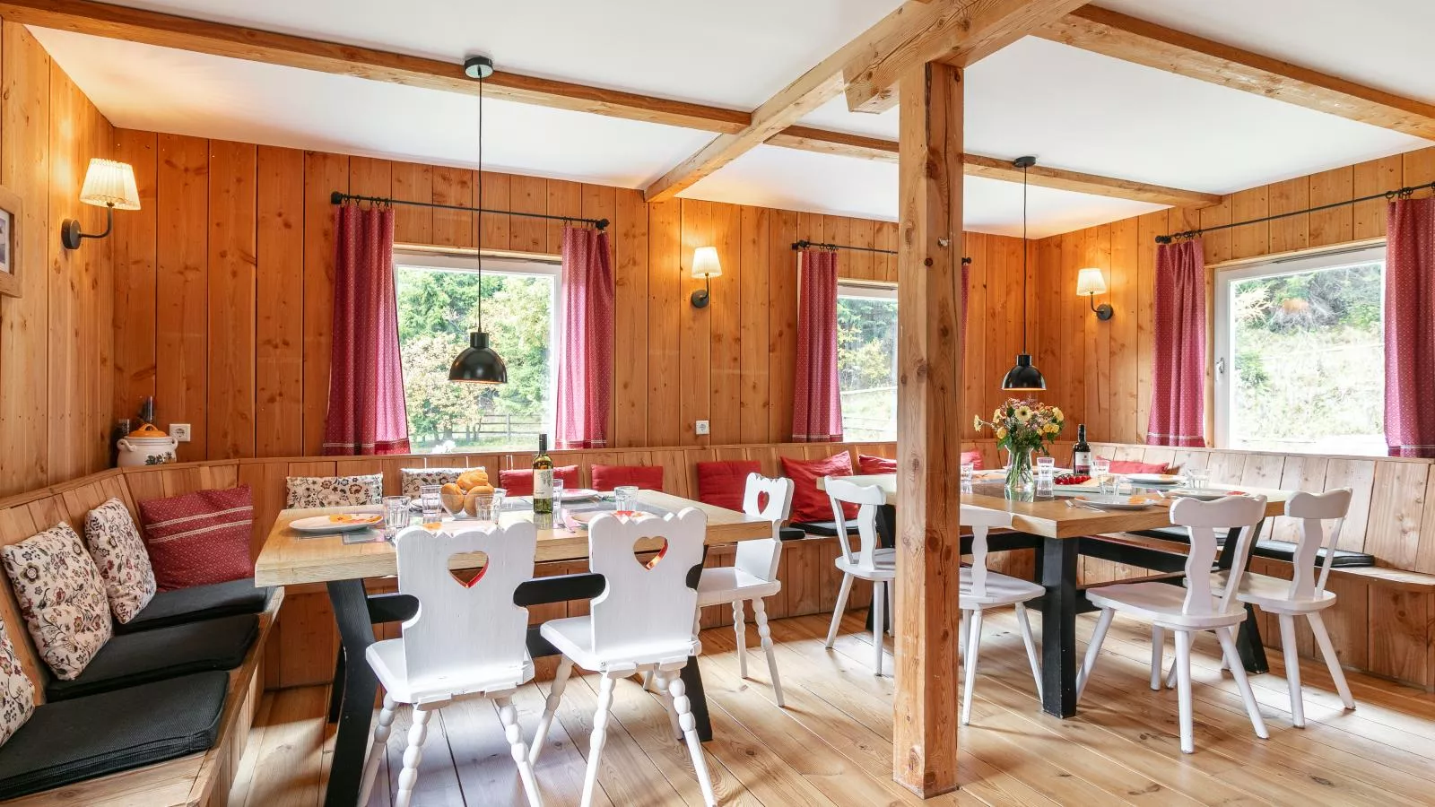 Carmaliva-Dining room