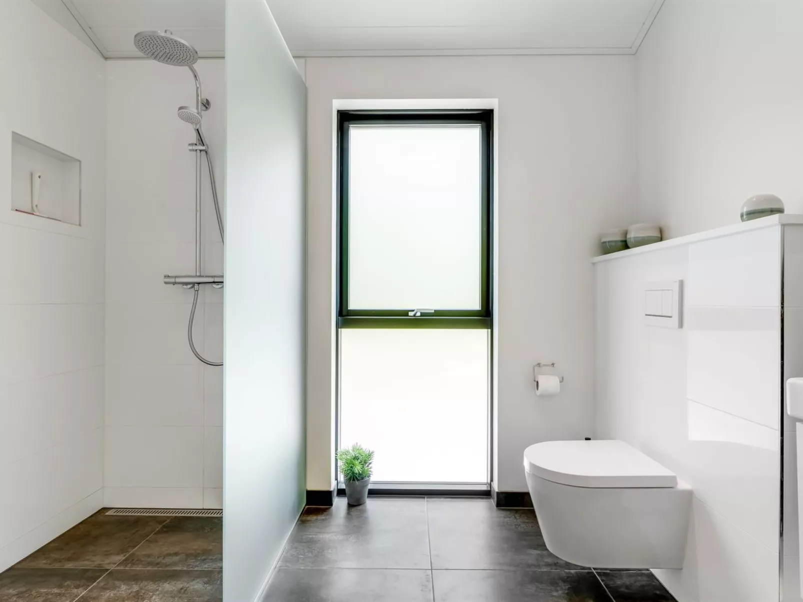 "Sighvat" - 300m from the sea-Drinnen