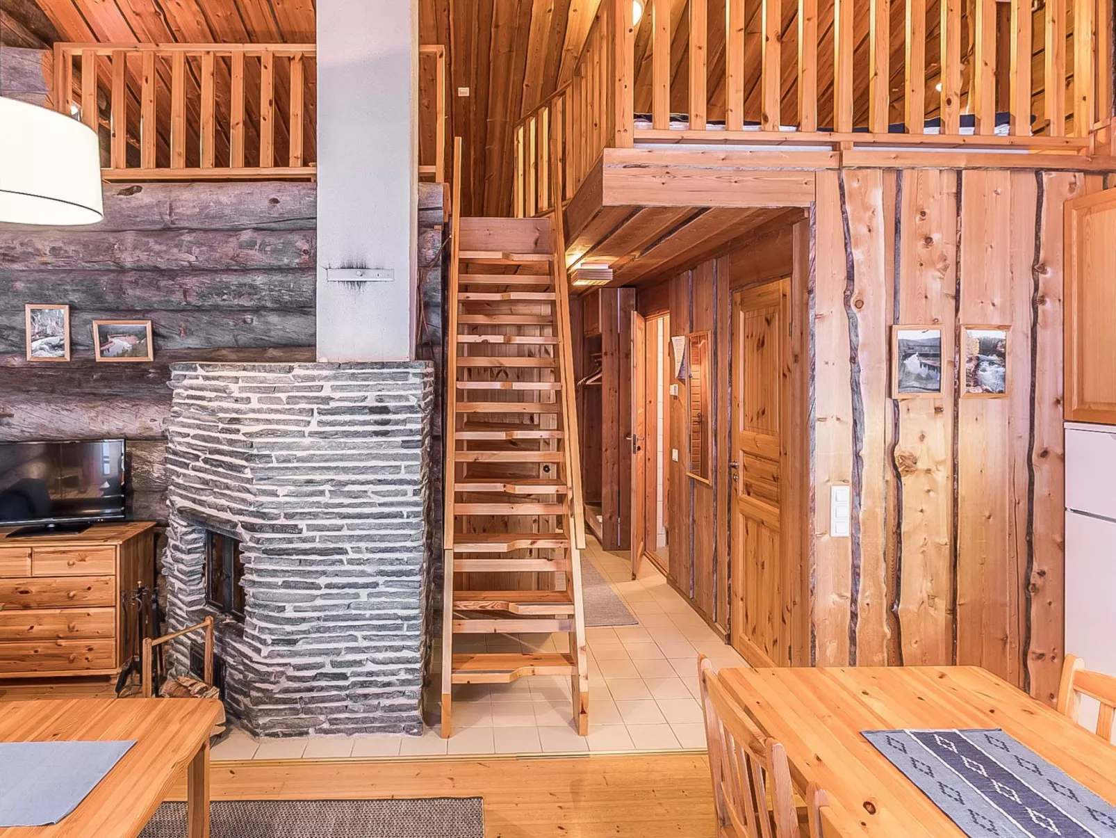 Karhunkaato as. c-Dedans