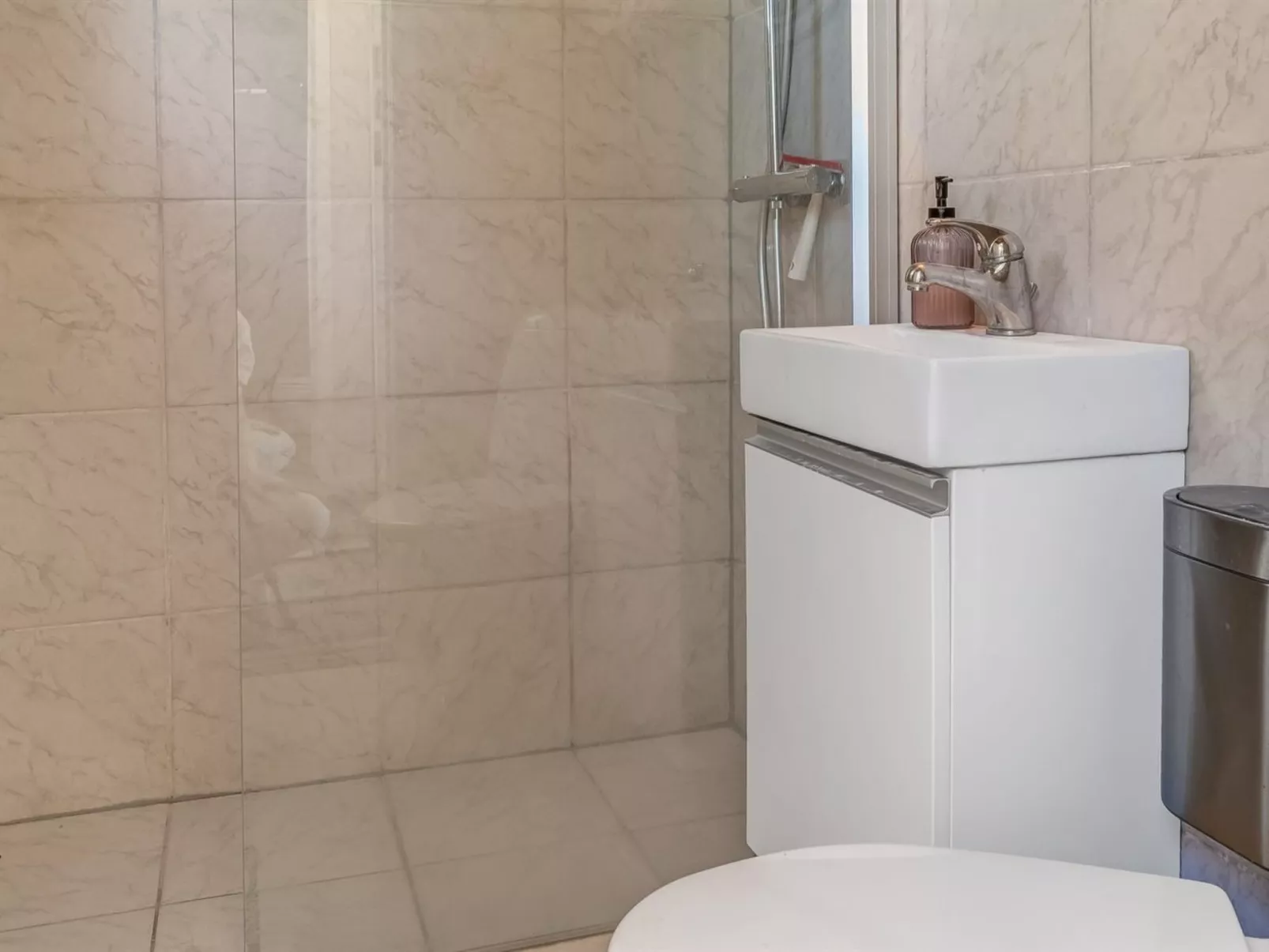 "Didrik" - 2km from the sea-Inside