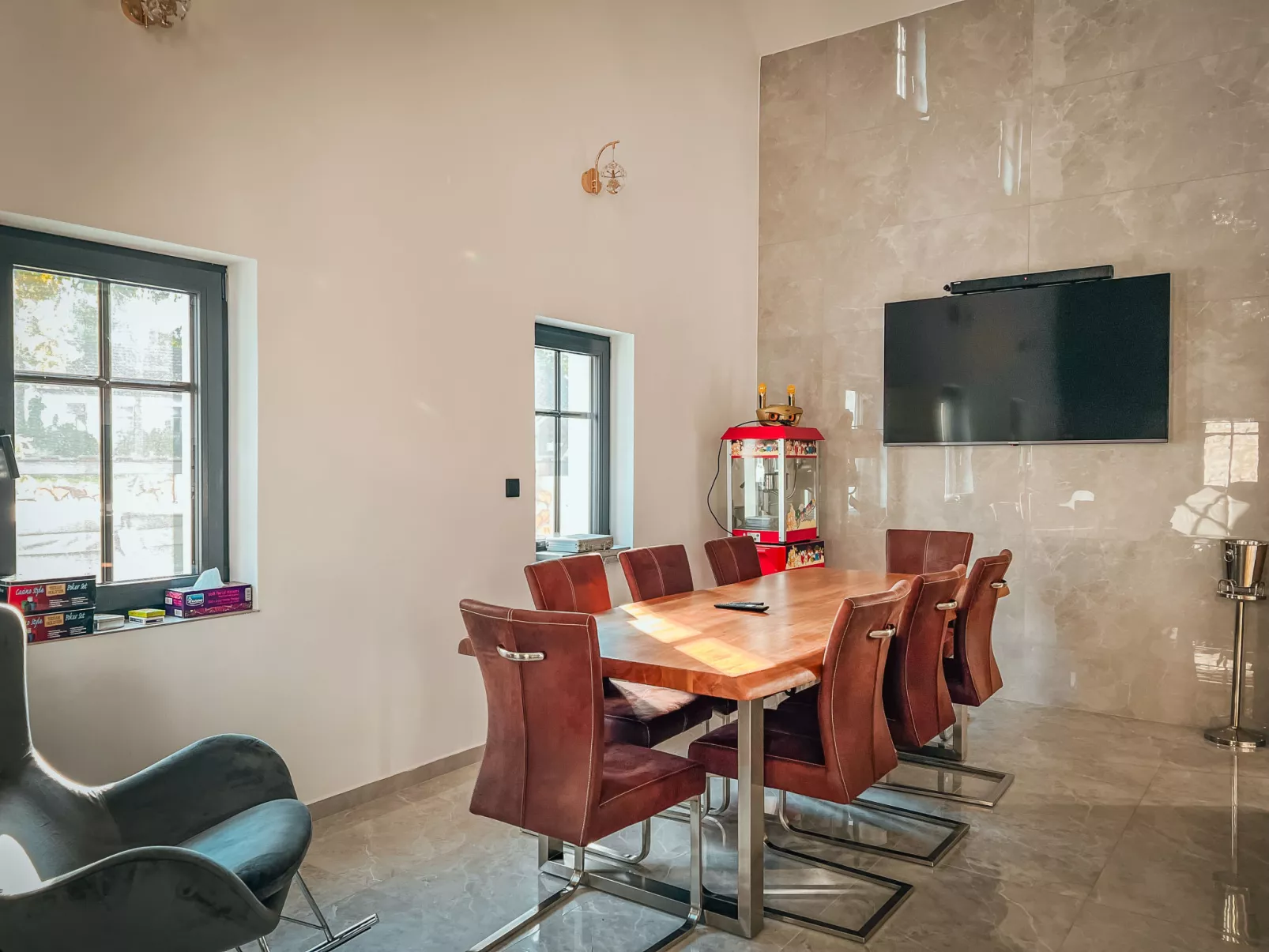 Party & Friends Villa-Drinnen