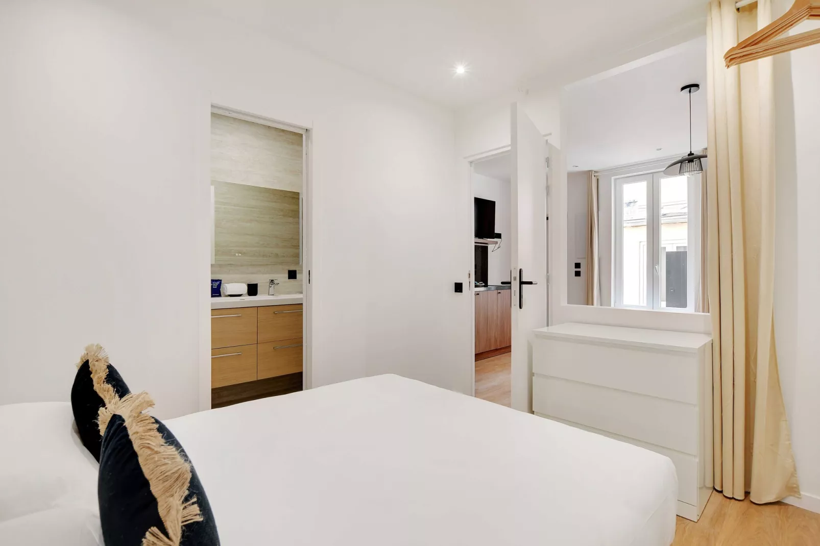 JT-35-RASPAIL-7-Chambre