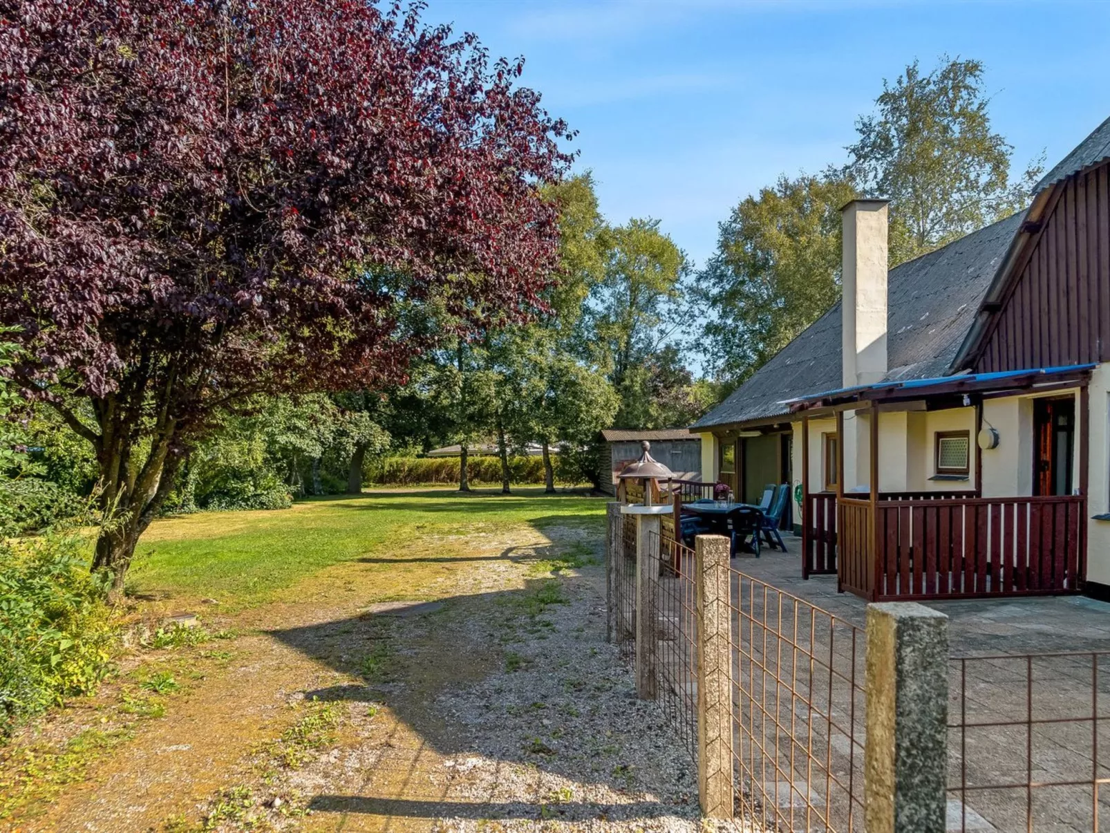 "Eiko" - 400m to the fjord-Outside