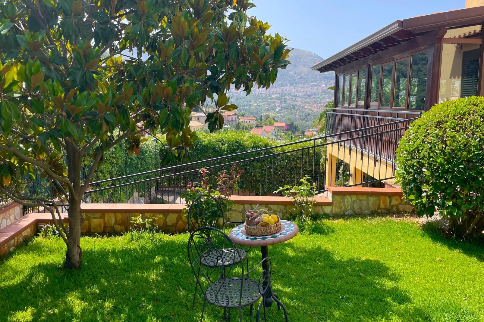 Villa Melograno-Gardens in summer