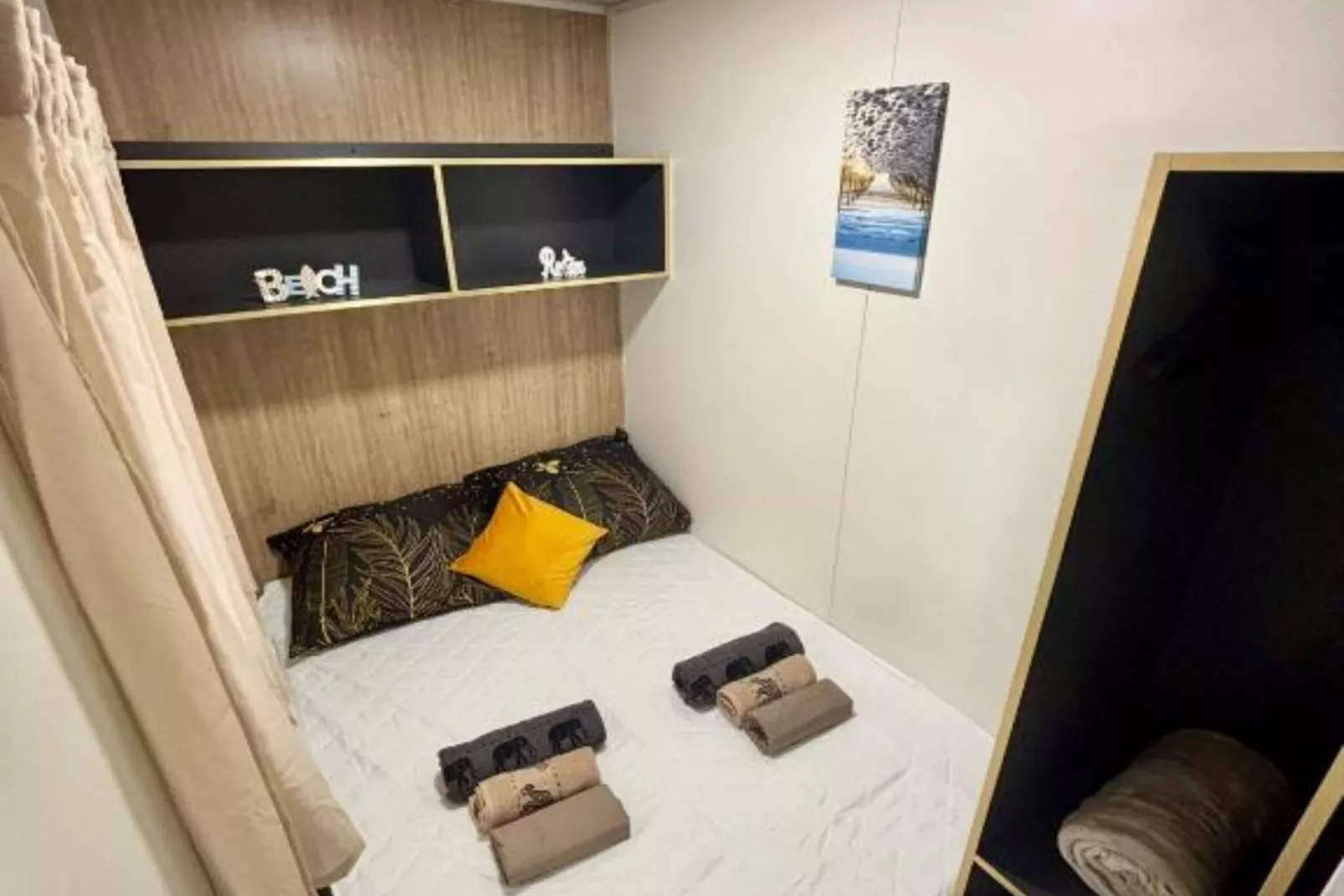 TJ Escape - Mobile Home - Mobile Home With Hot Tub And Terrace-Schlafzimmer