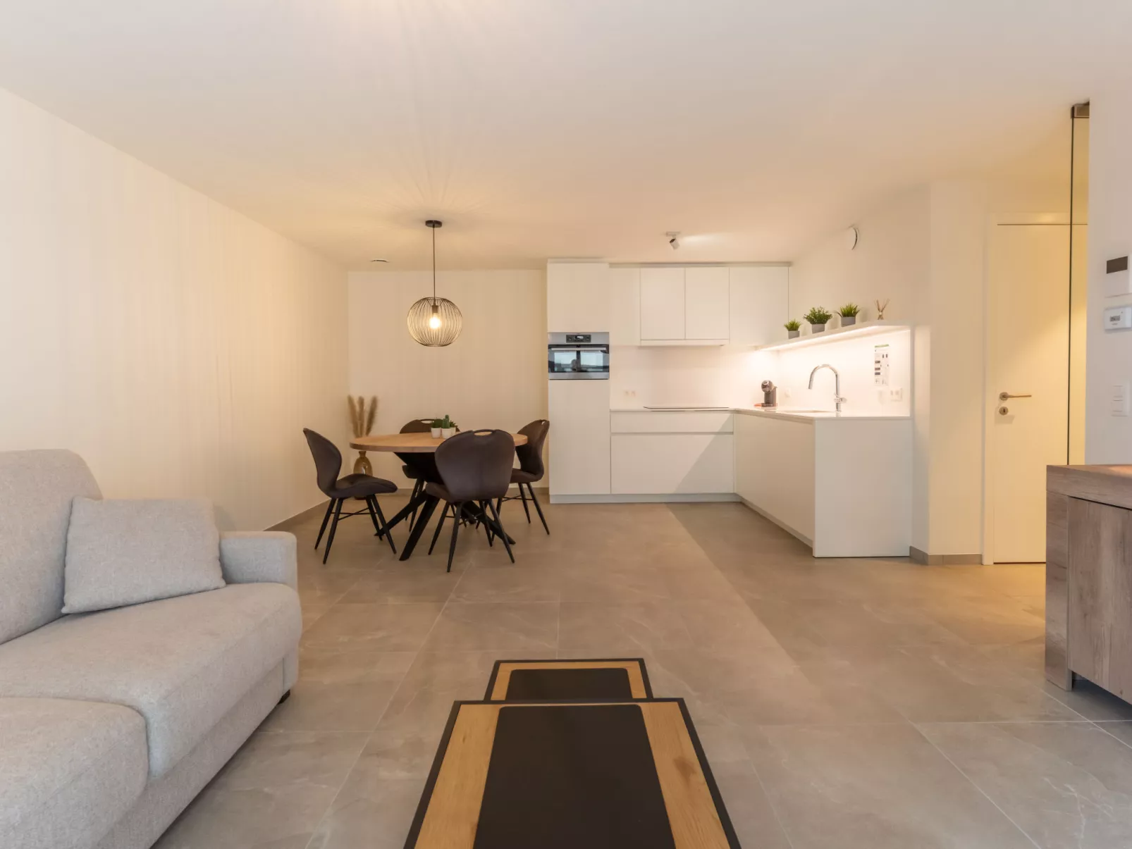 C-Dream I with lateral seaview-Drinnen