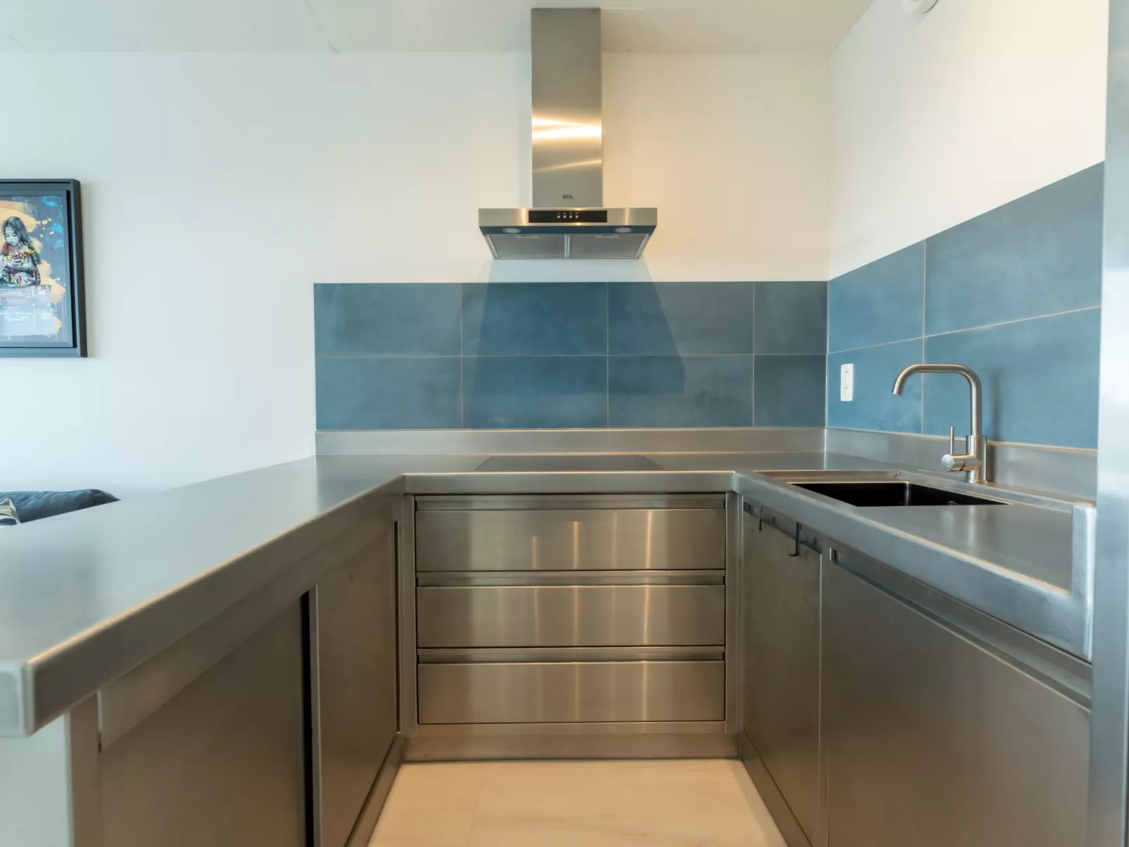 Anne I with harbour view-Dedans