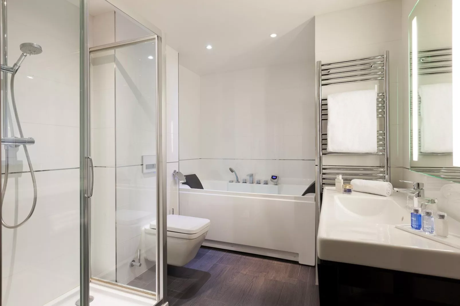 NEHÔ SUITES CANNES CROISETTE - Honeymoon suite with terrace-Salle de bain