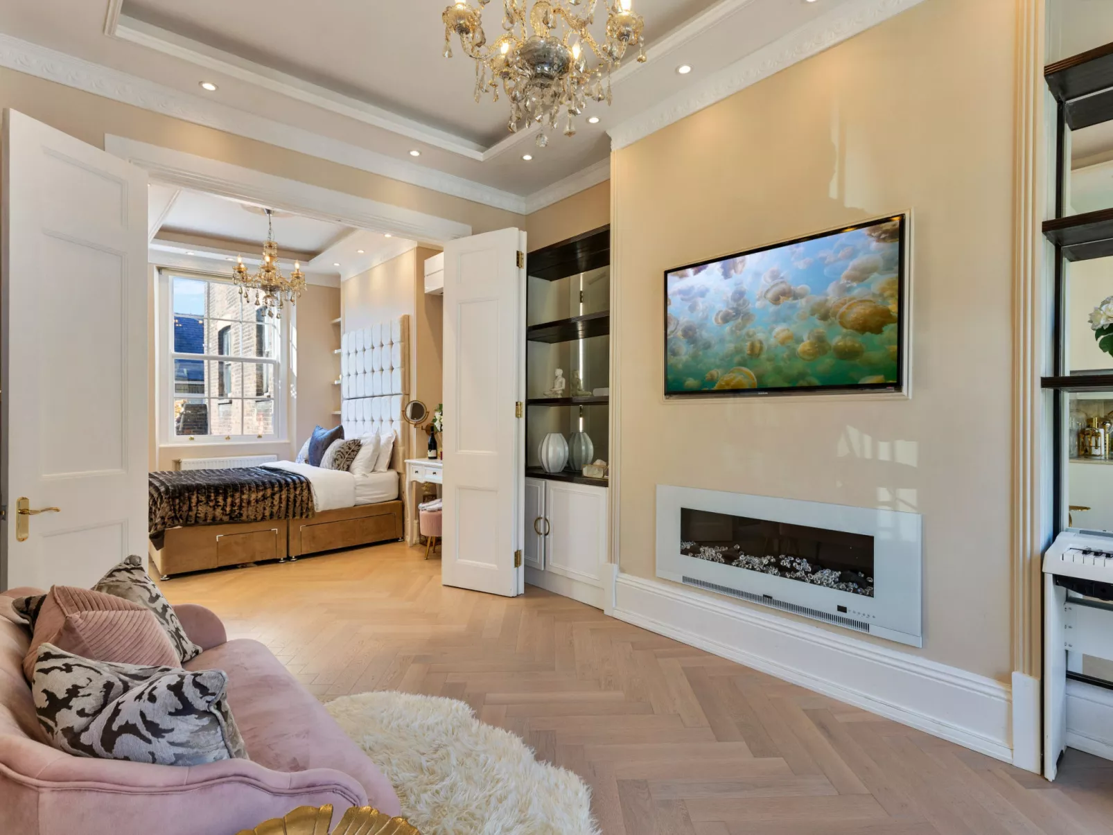 The Marylebone Marilyn-Inside