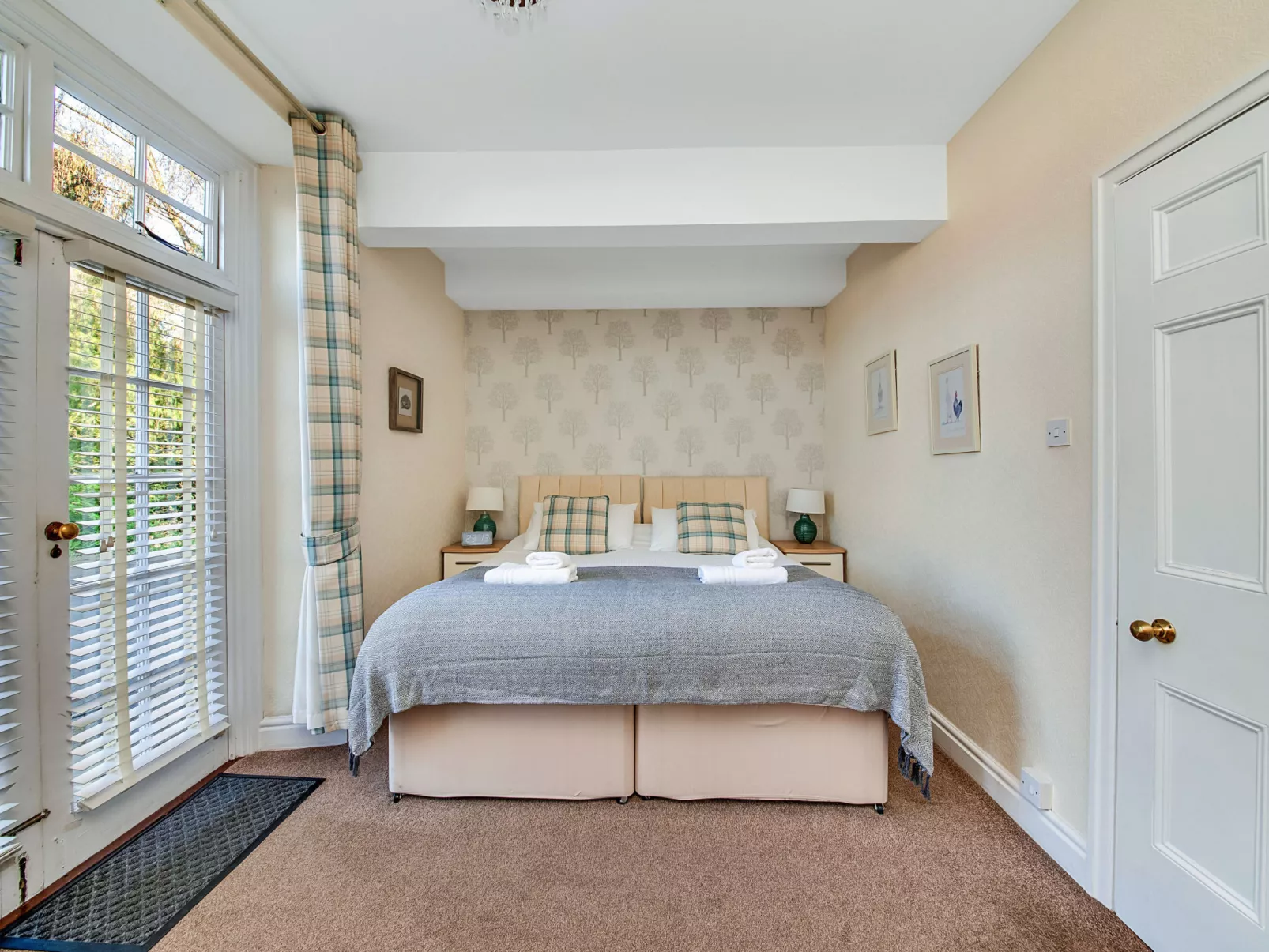 Kilburn Hall Apt-Inside