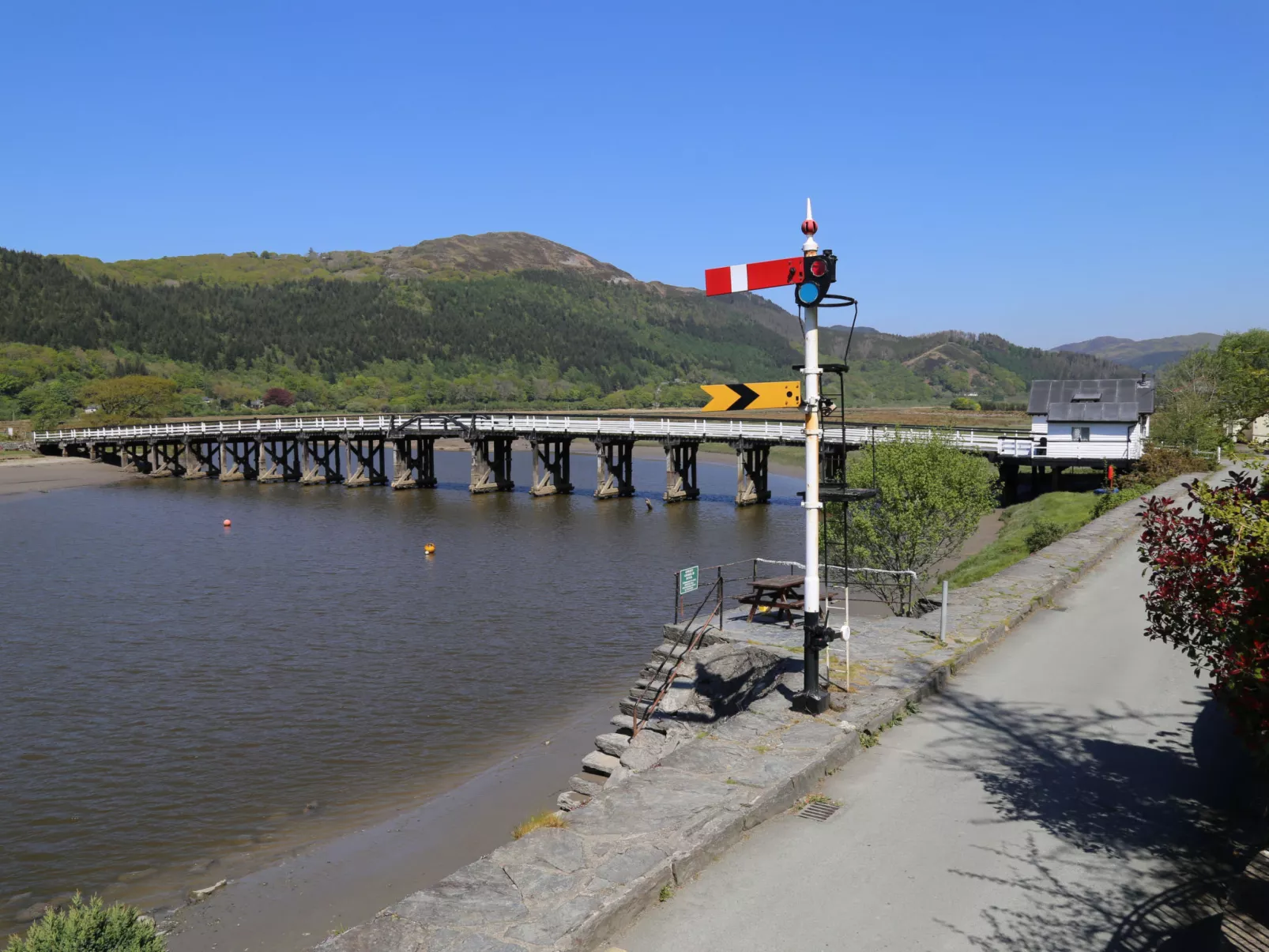 Toll Bridge Cottage-Dehors