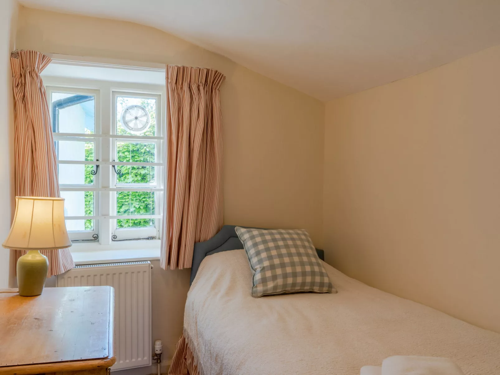 Valley Cottage-Dedans