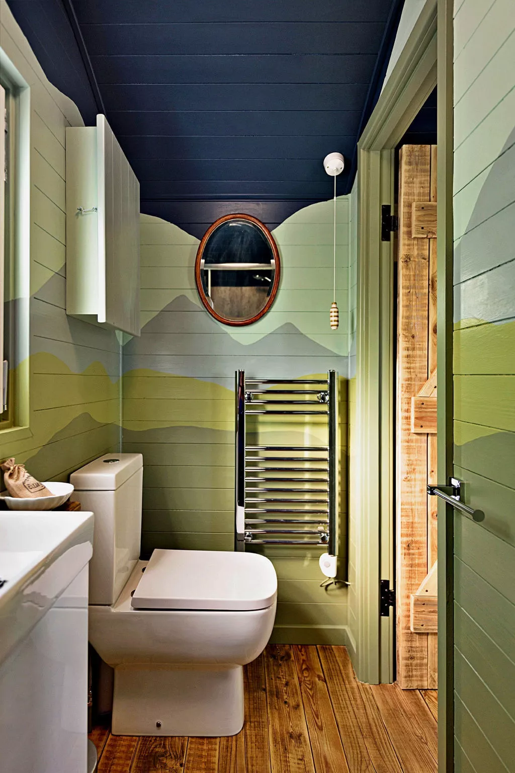 'Angharad' Poachers Hut-Inside