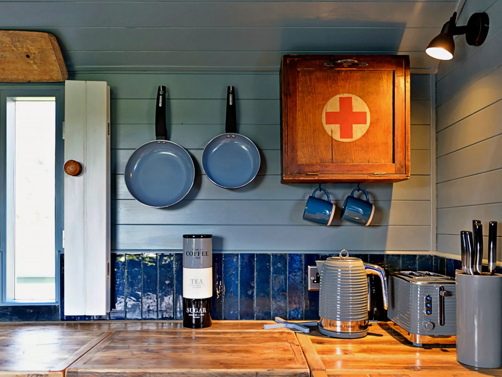 'Susanna' Poachers Hut-Dedans