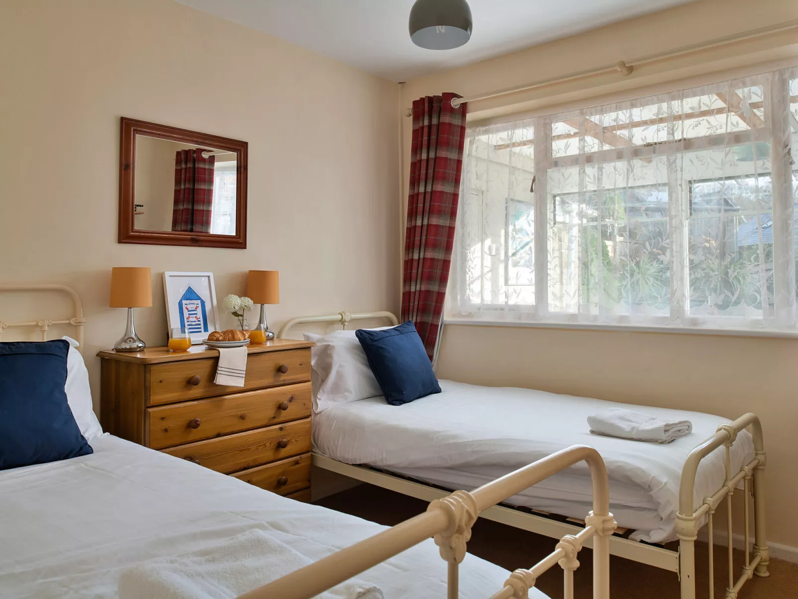 37 Bro Enddwyn-Dedans