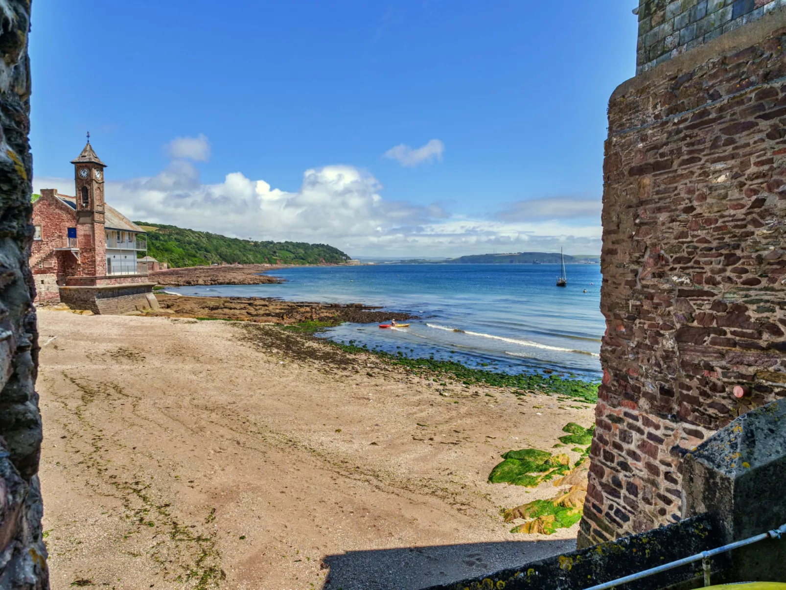 April Cottage-Dedans