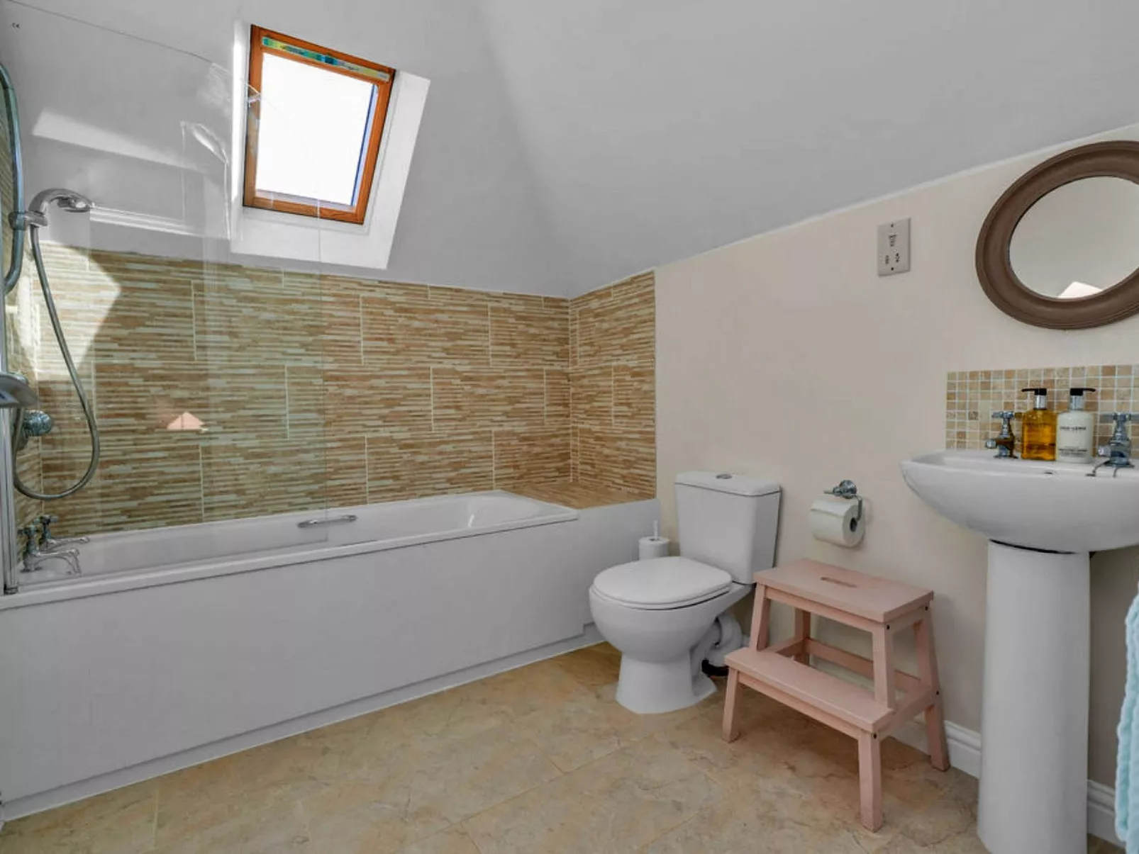 The Wheel House-Dedans