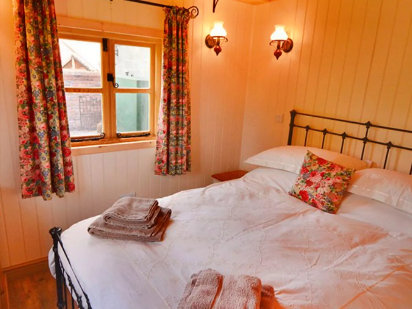 Shepherd's Lodge at Morrells Wood-Dedans