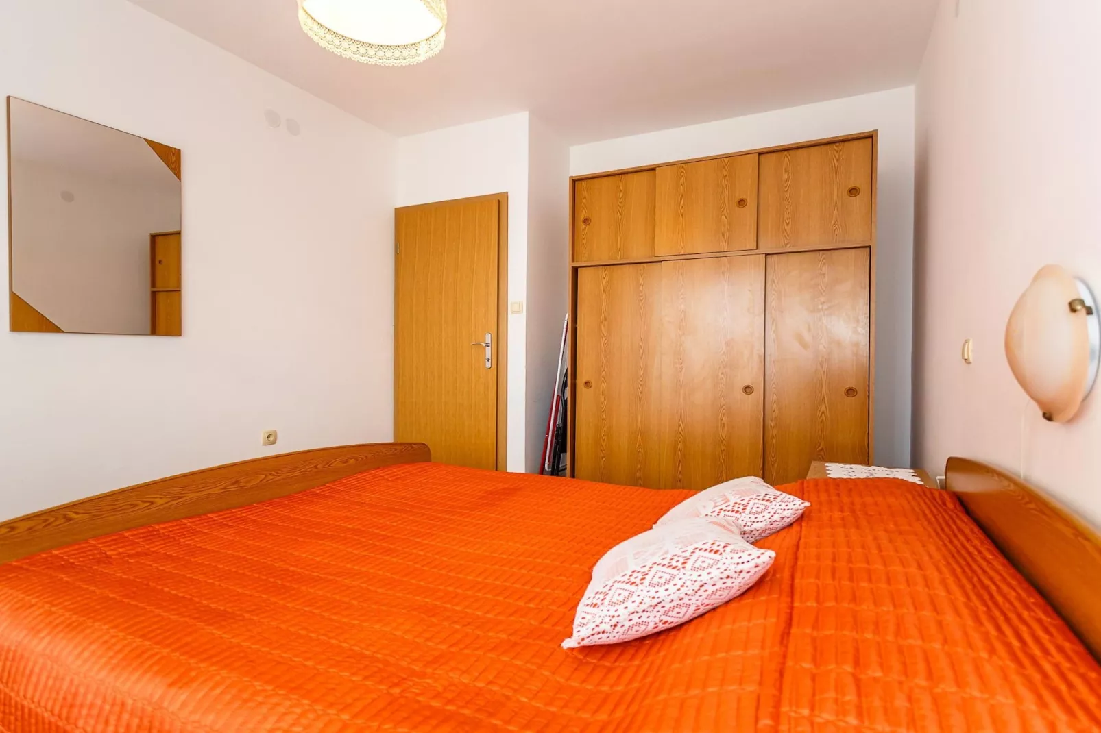 Comfortable and Sunny Krk Apartment - One Bedroom Apartment with Terrace-Schlafzimmer