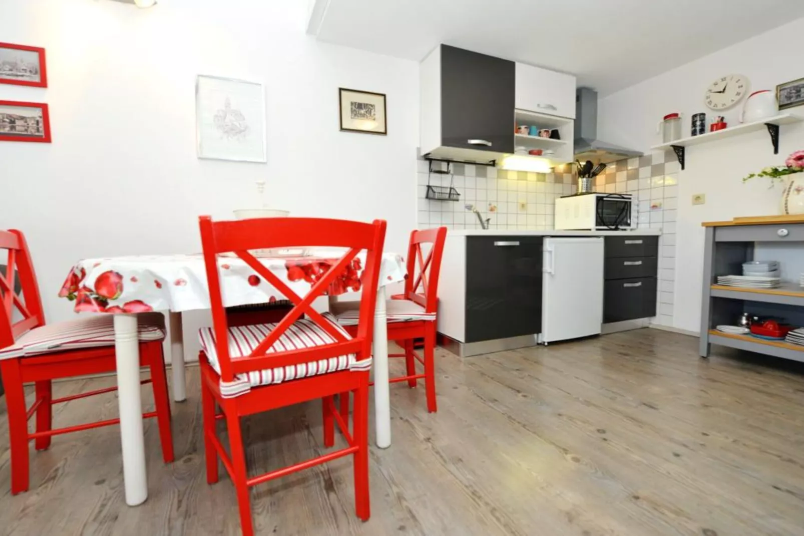 One-Bedroom Apartment (Smokva)-Kitchen