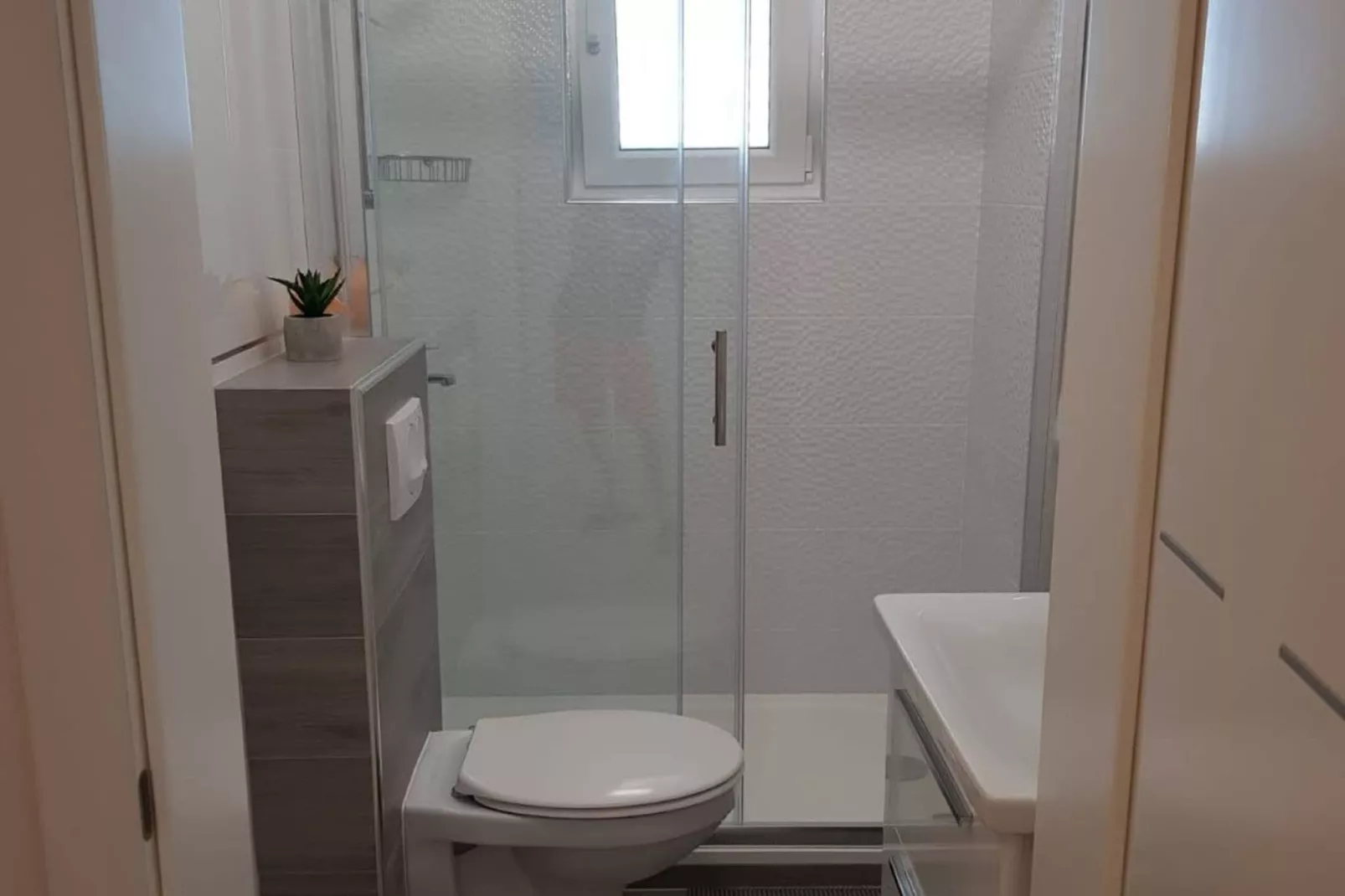 One-Bedroom Sea View Apartment-Bathroom