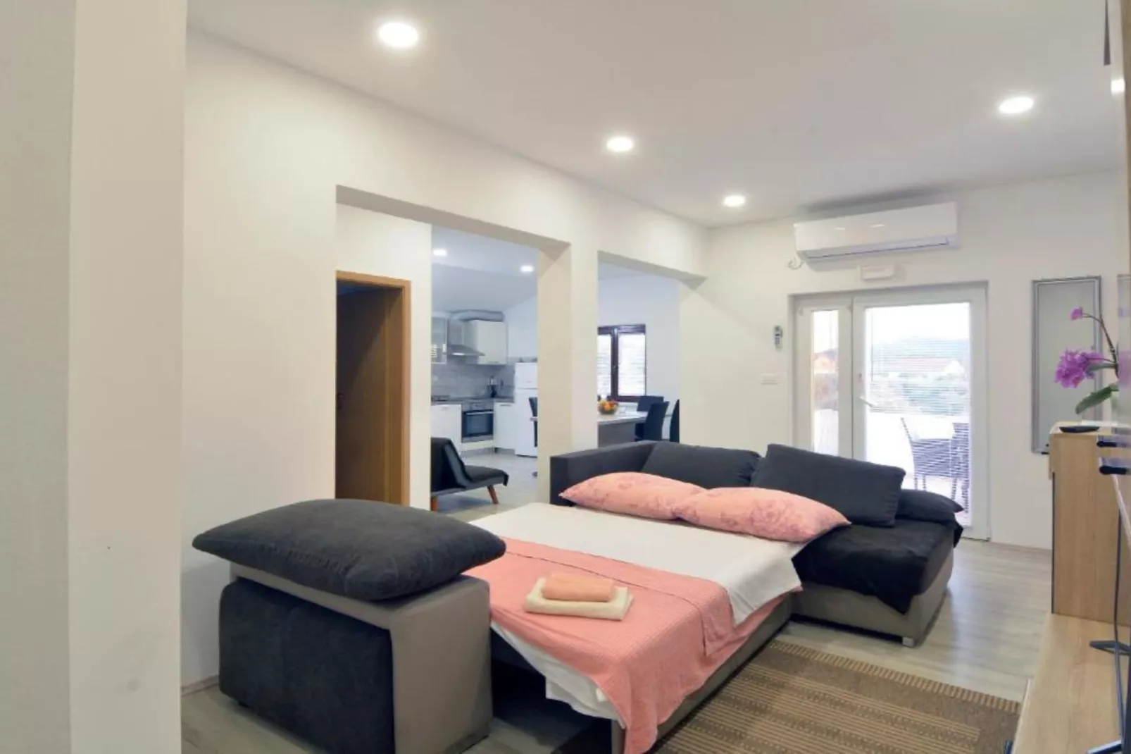 One Bedroom Apartment With Terrace (A1)-Nicht zugeordnet